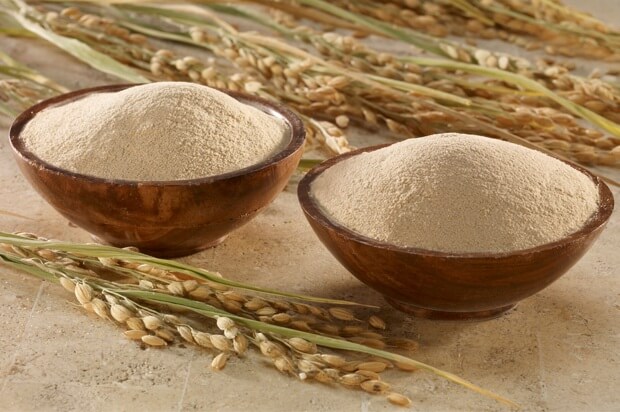 Cách trị mụn bằng tinh dầu dừa và bột cám gạo